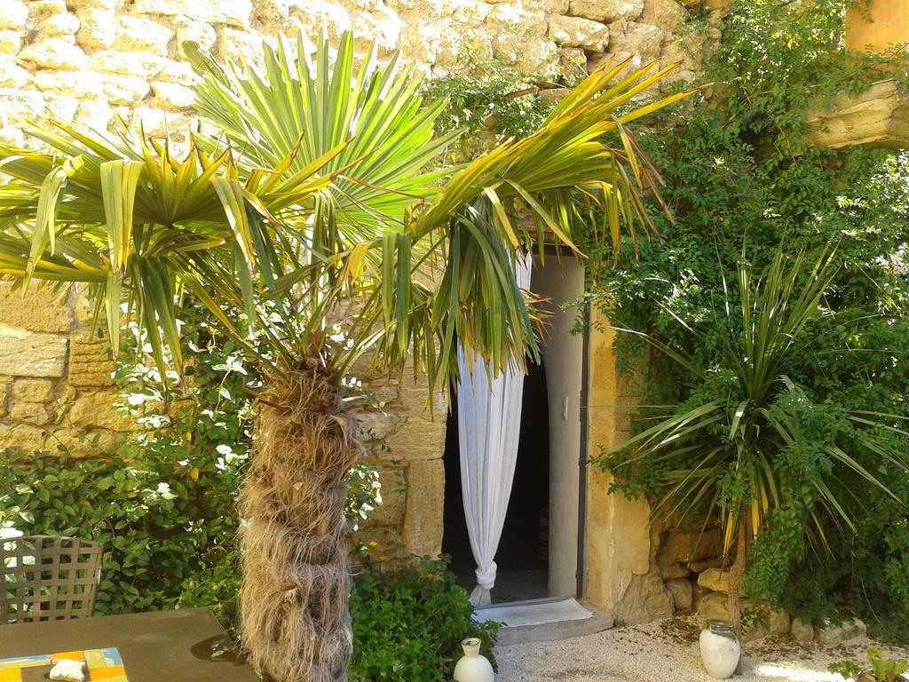 Guesthouse de Cambis B&B Remoulins Buitenkant foto