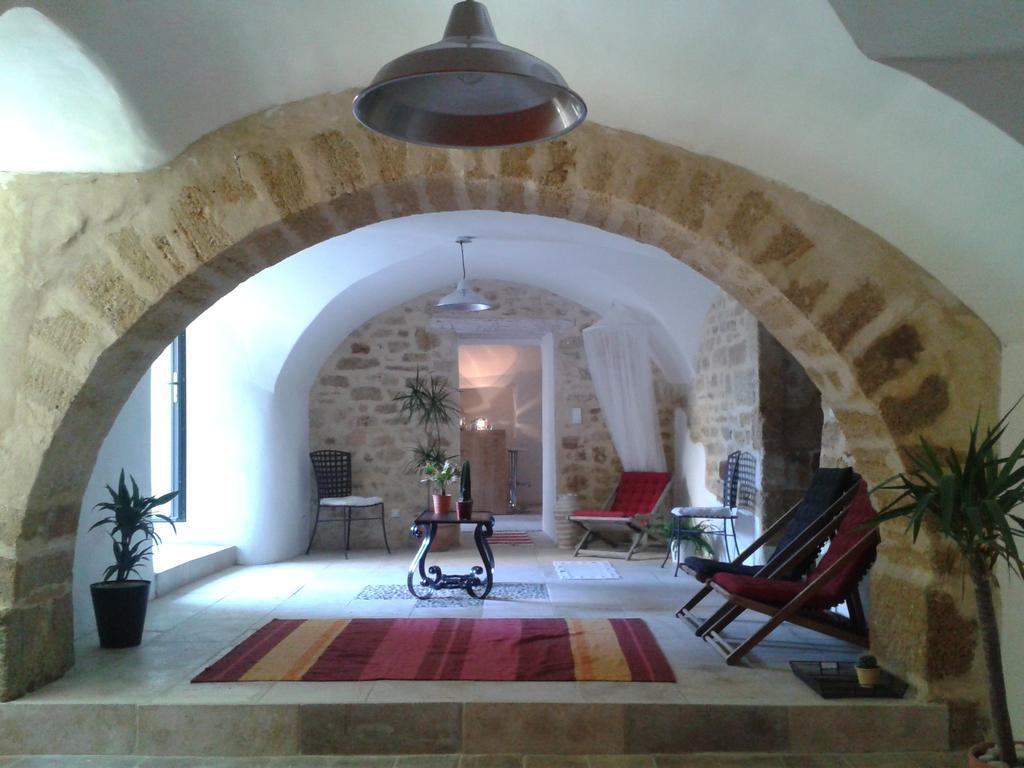 Guesthouse de Cambis B&B Remoulins Buitenkant foto